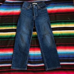 Like New Levi’s Ribcage Straight
